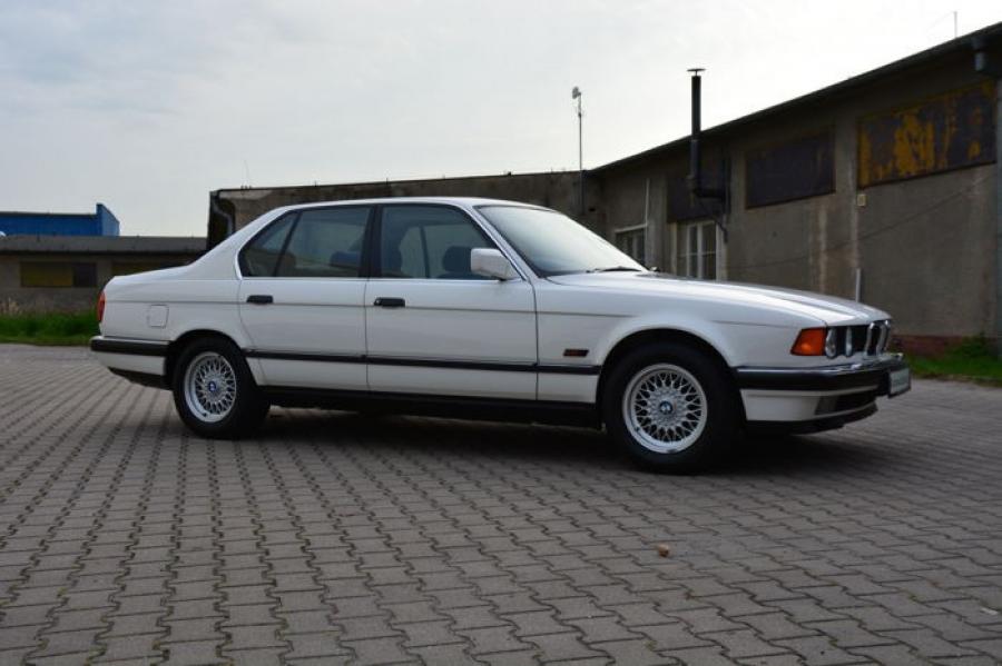  BMW 740i (E32) 1992 года  (UK) (фото 21 из 170)